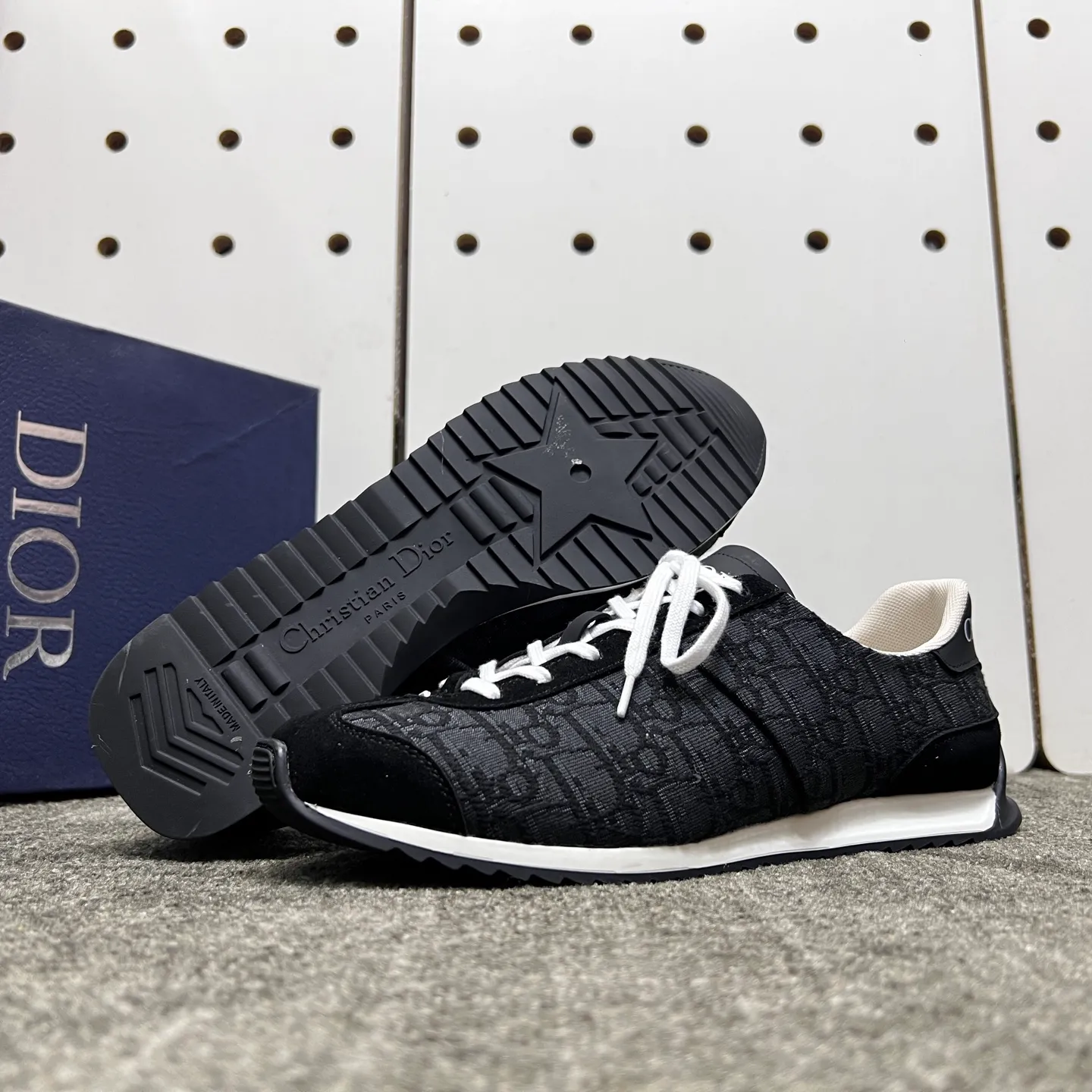 Factory price: 420💰【DIAo•Dior】Original quality.~ Unique modern style sneakers. 🏃A must-have casual shoe for trendy men😍😍 Original brand imported from Italy, imported original leather, sheep lining (refuses to discolor and grind feet) Sole: Original sole provided by the original factory, French lazy style design ⚠️Fit to the feet, original quality, super comfortable original sole. It’s like shooting the real thing 🎬The real thing is better, high-quality sneakers, size: 38-44, custom-made 45